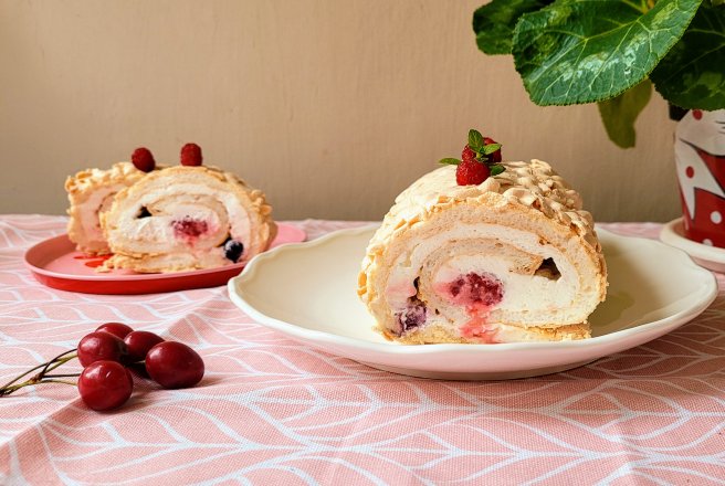 Rulada Pavlova, un desert delicios cu fructe