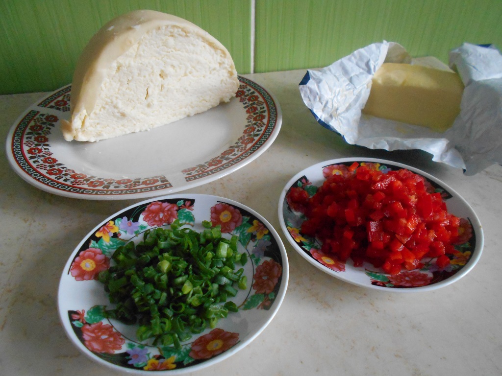 Aperitiv pasta tartinabila din branza de burduf, cu ceapa verde si ardei gras