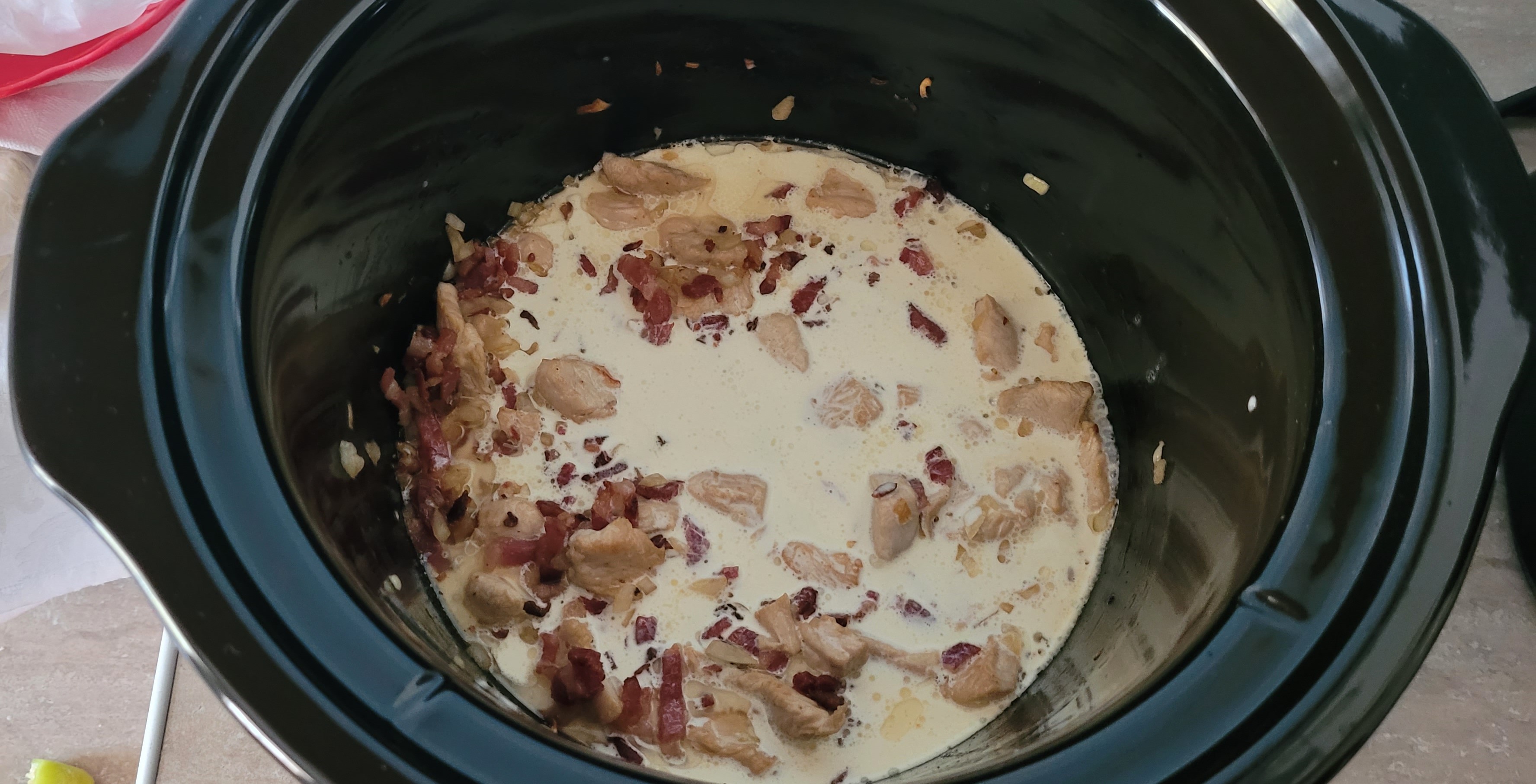 Paste cu pui si bacon in sos, la slow cooker Crock Pot