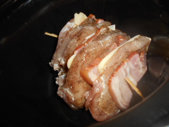 Cotlet de porc cu bacon la slow cooker