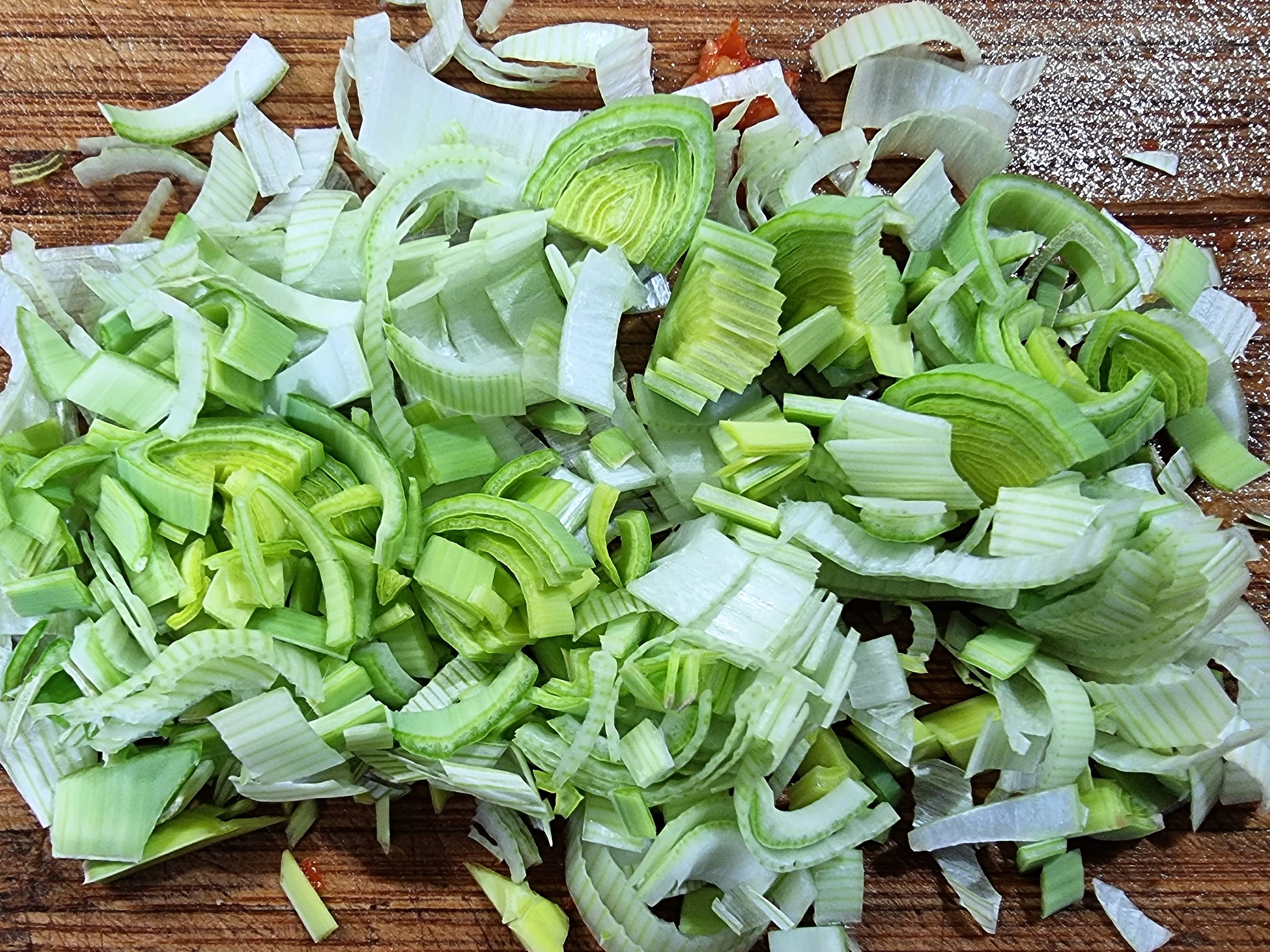 Ciorba de praz cu afumatura si salata verde