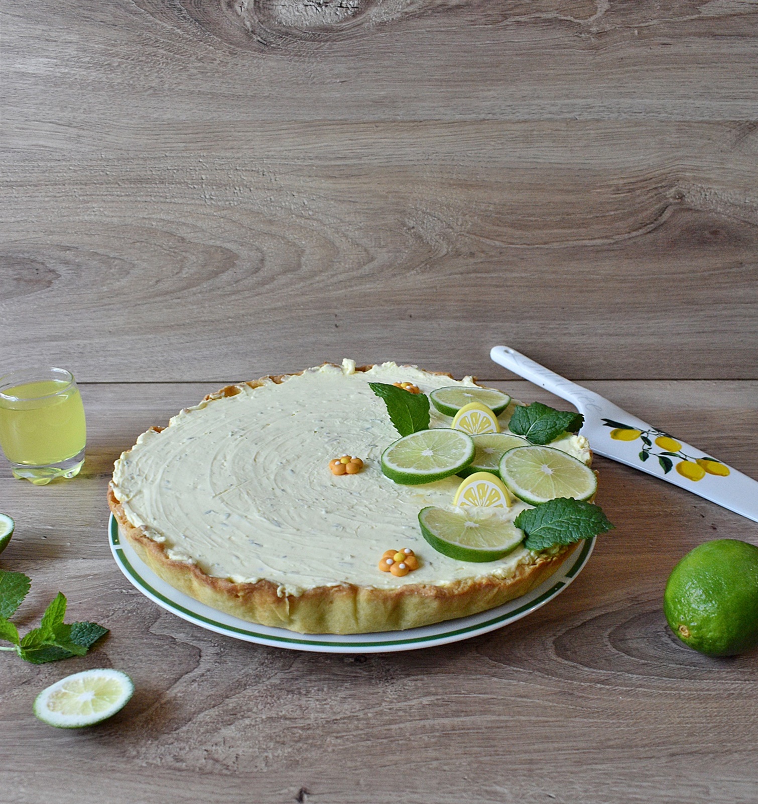 Desert tarta cu crema lime si caramel