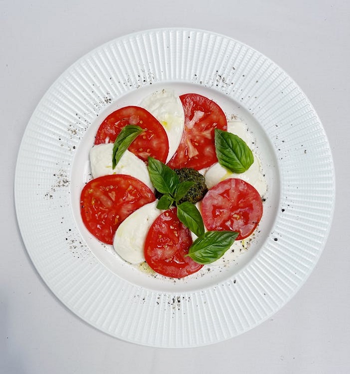 Salata Caprese reteta de salata delicioasa si racoritoare din bucataria italiana