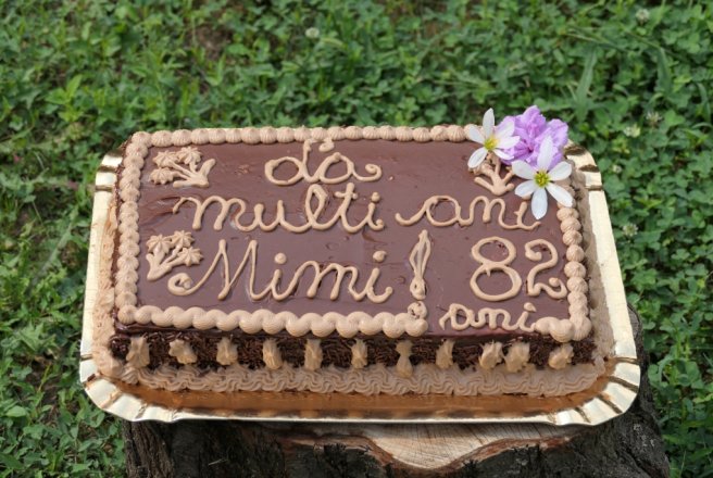 Tort aniversar pentru mama, la implinirea frumoasei varste de 82 ani