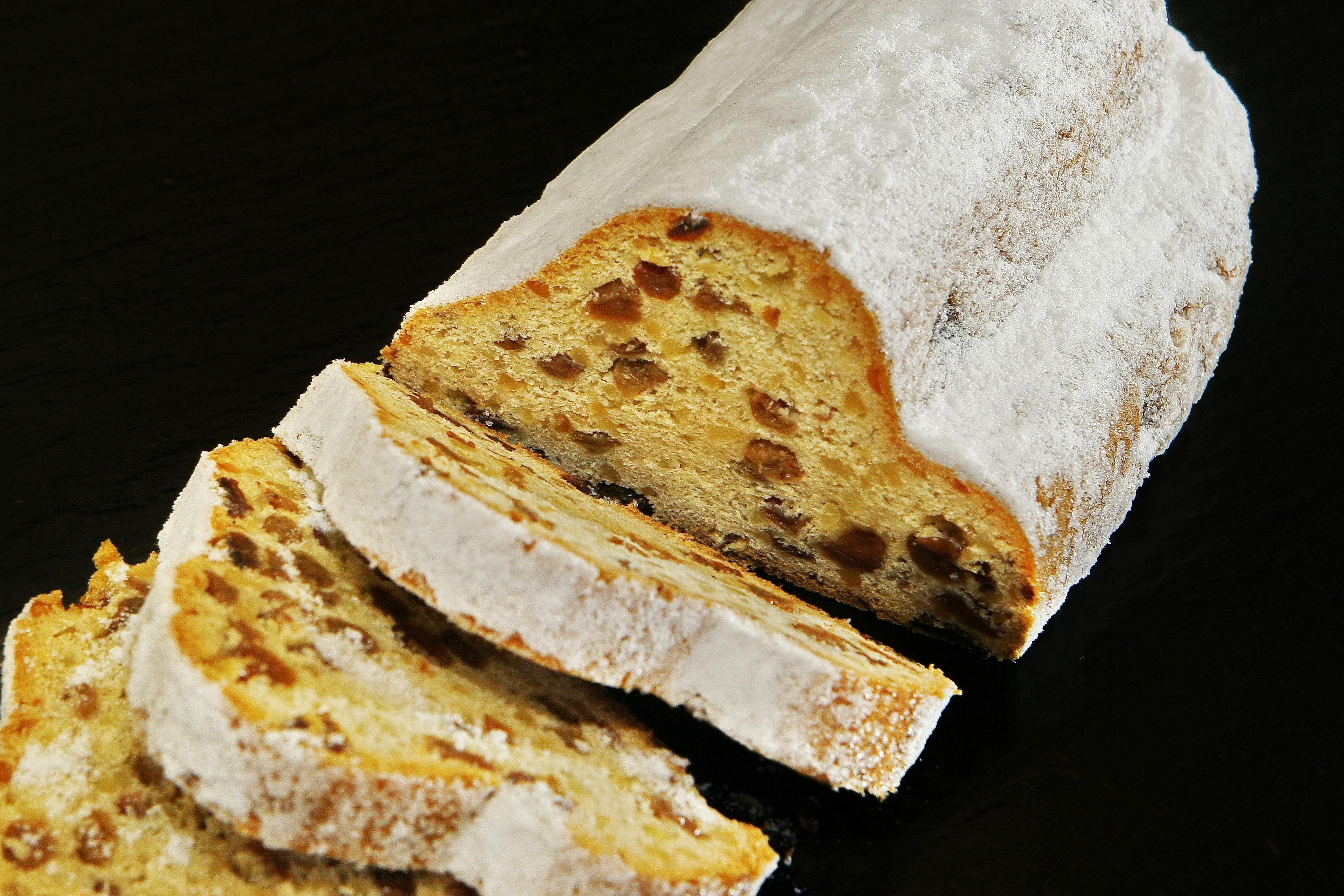 Cozonac Stollen - Reteta clasica pentru desert traditional german de Craciun