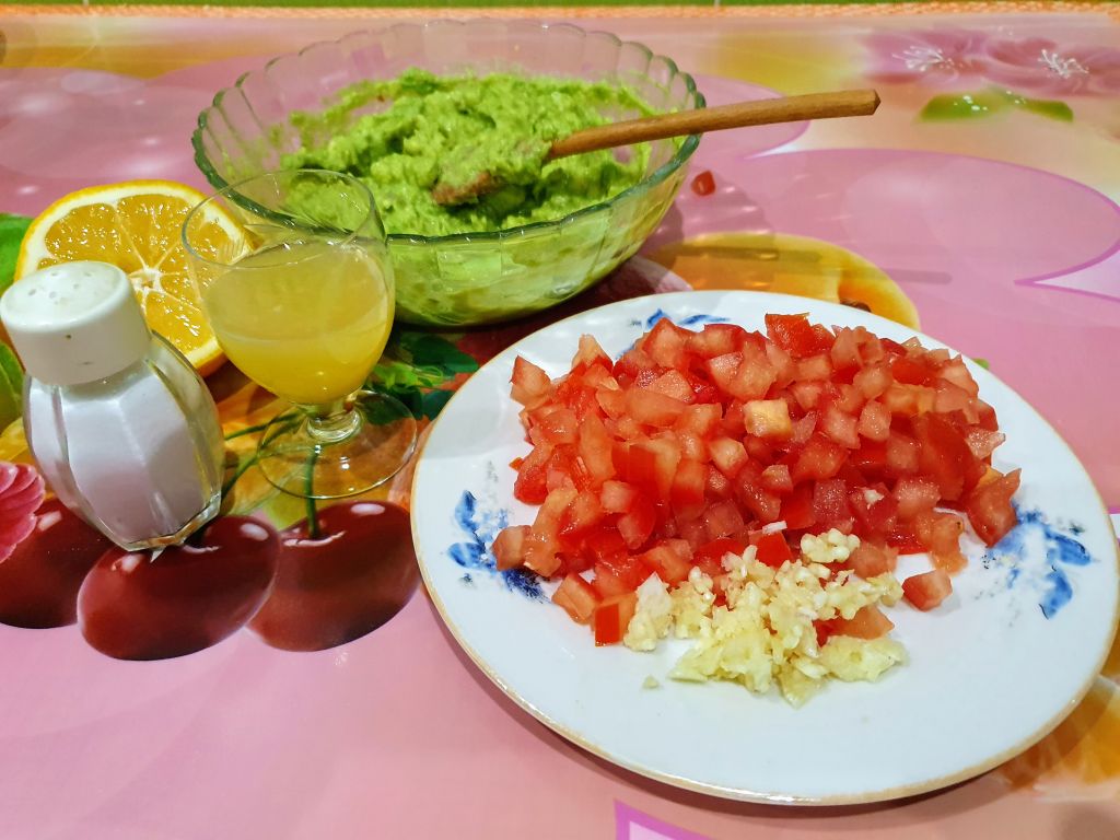 Guacamole - Pate de avocado, delicios si foarte racoritor