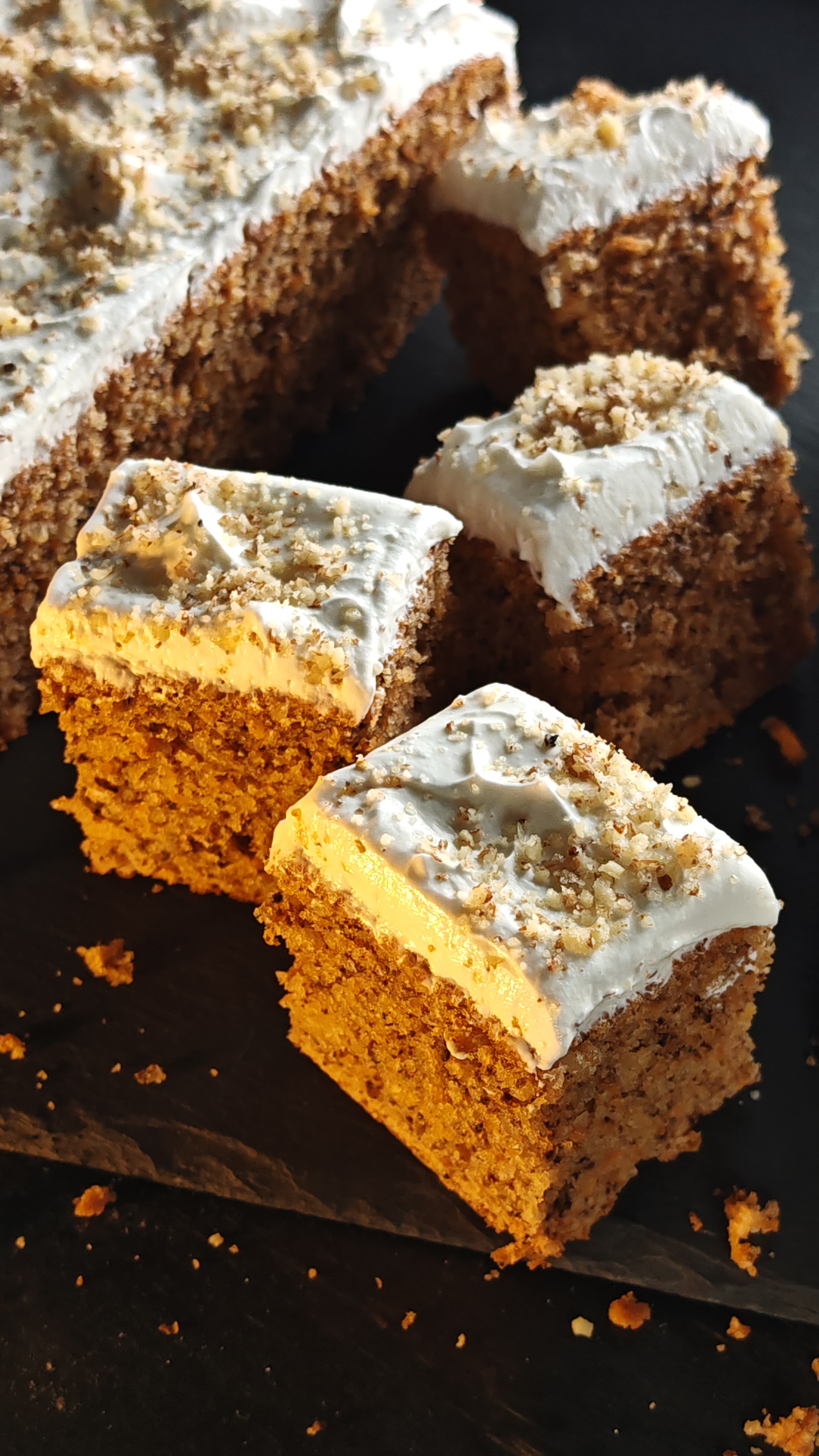 Prăjitură cu morcovi și nuci - Deliciu aromat și pufos