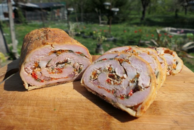 Rulada din muschi de porc cu legume si costita - Reteta savuroasa de casa