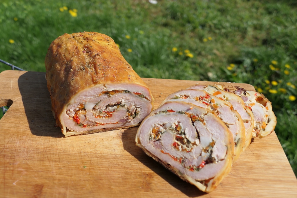Rulada din muschi de porc cu legume si costita - Reteta savuroasa de casa