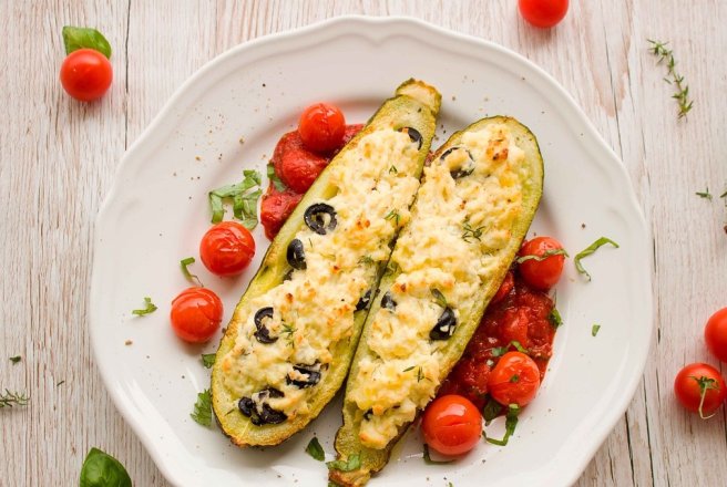 Dovlecei umpluti cu crema de branza, mozzarella si masline – reteta simpla la cuptor