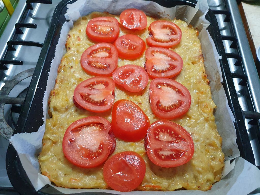 Pizza altfel, pe blat de cartofi - Reteta simpla si satioasa