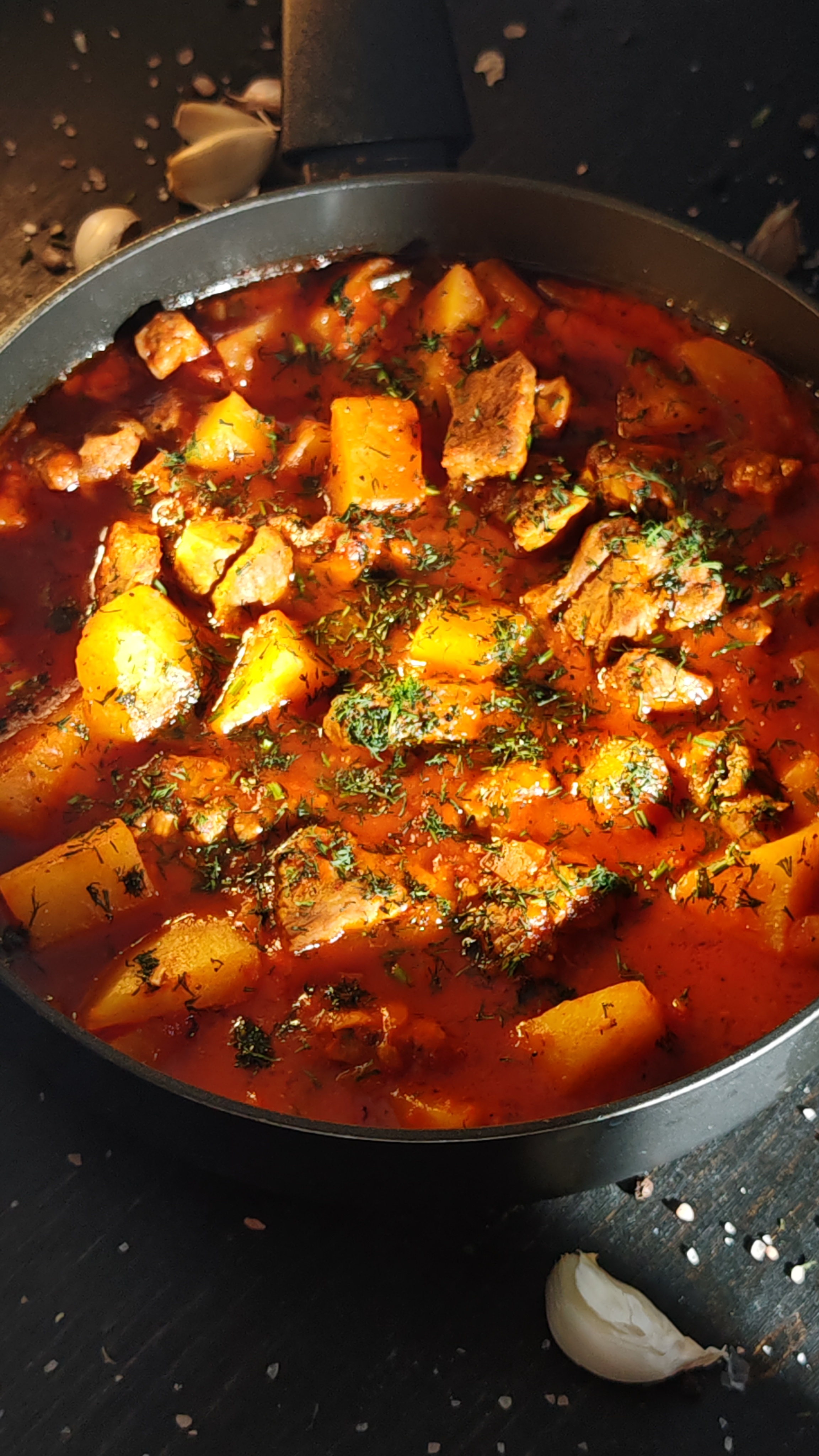 Tocăniță cu carne de porc - Gust și savoare într-o rețetă simplă