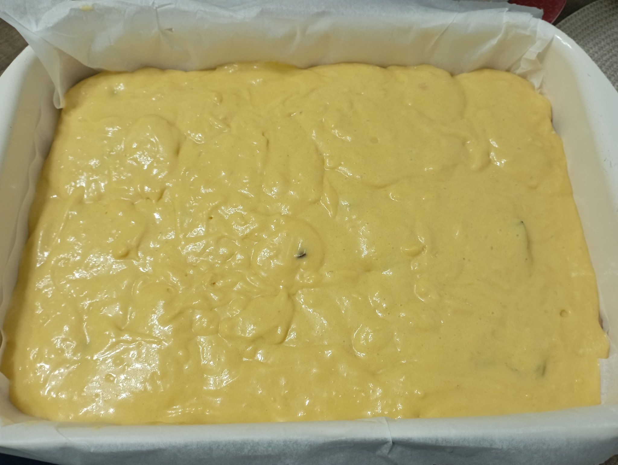 Prajitura rasturnata cu prune, pere si banane - Reteta savuroasa cu fructe