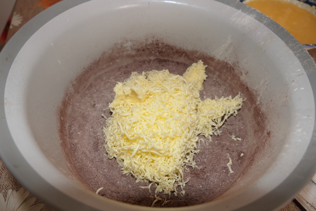 Prajitura cu mango si pralina cu alune de padure - Reteta delicioasa de casa