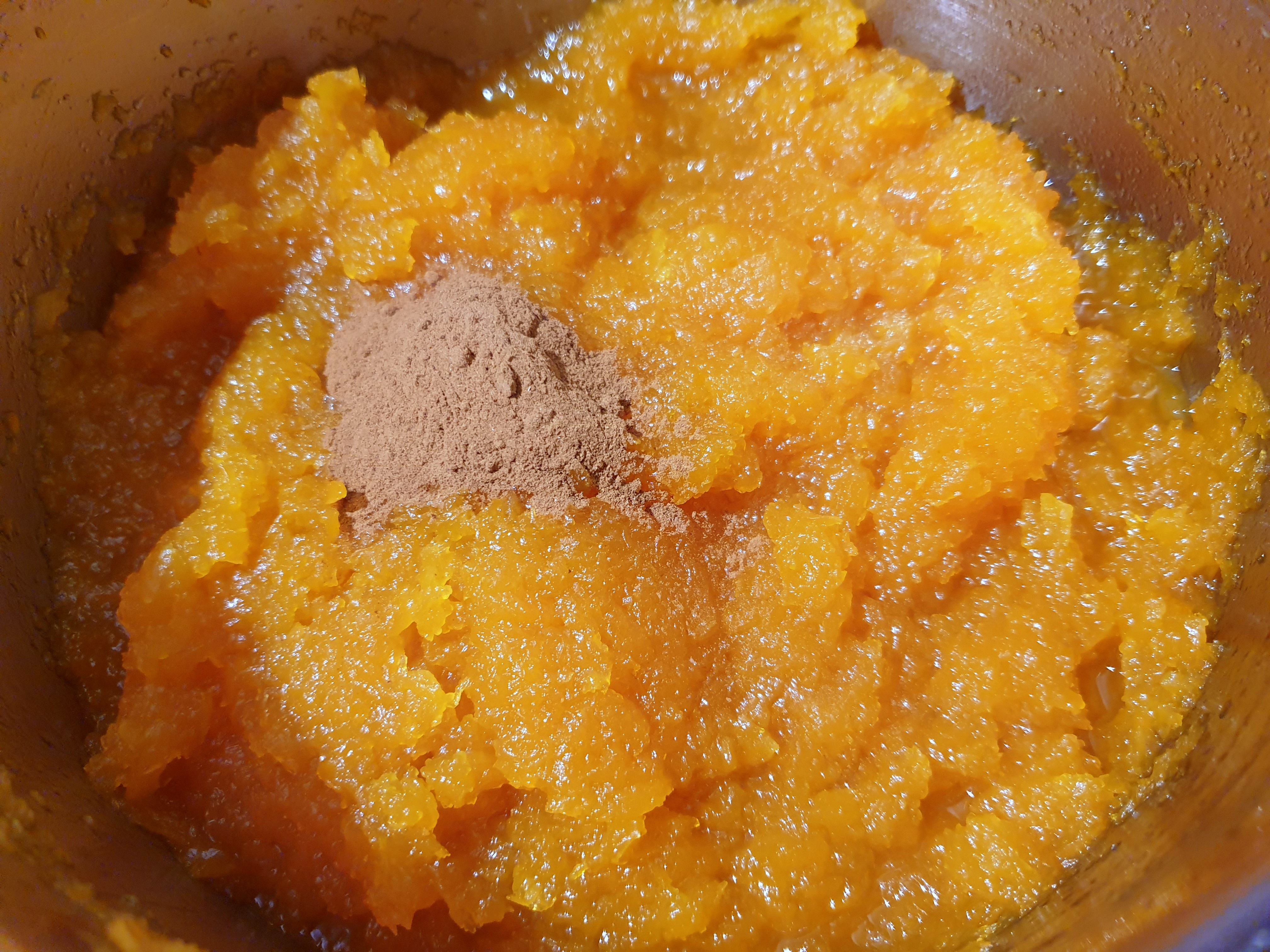 Prajitură cu dovleac plăcintar și bezea cu nuci - Deliciu de toamnă