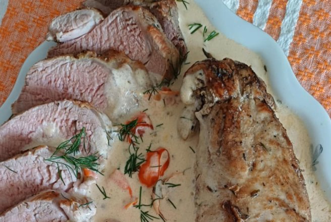 Muschiulet de porc cu sos de smantana - Reteta gustoasa la cuptor