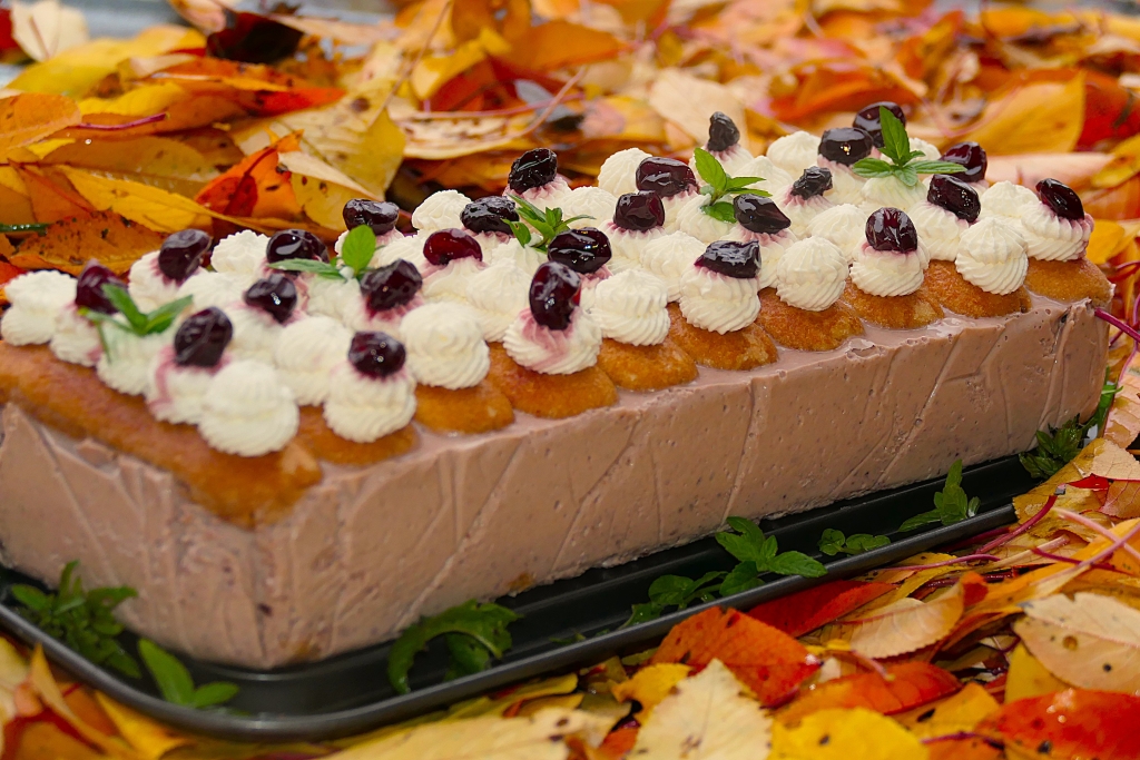 Desert cu cirese din dulceata de cirese negre amare