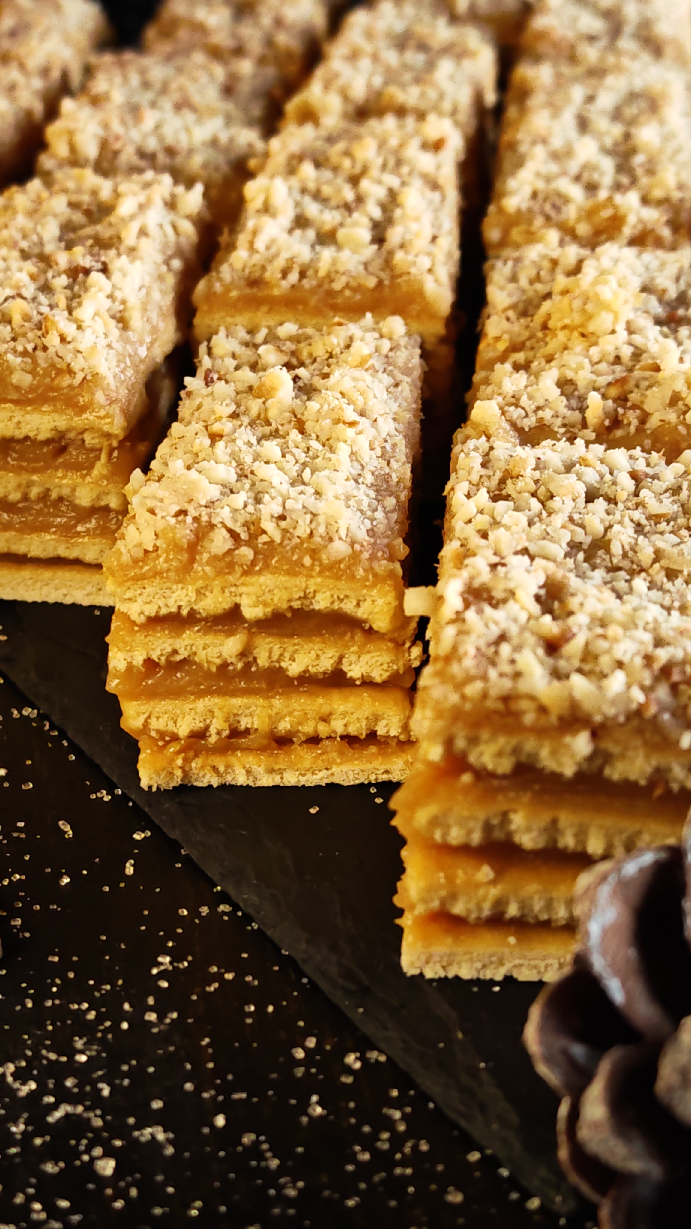 Prăjitura cu foi și cremă caramel - Deliciul aromat care te cucerește