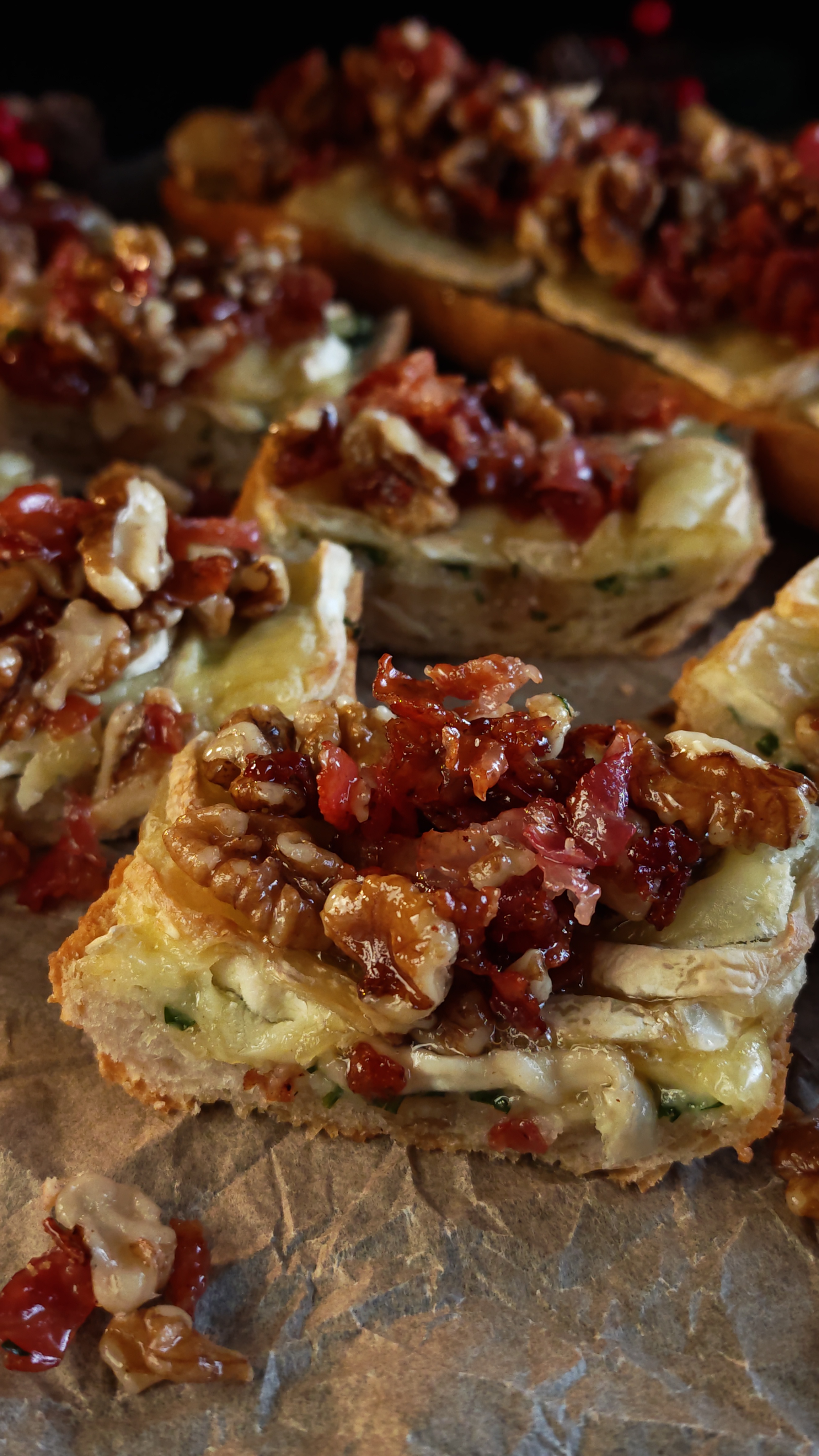 Bruschete cu brânză Camembert și bacon - Delicioase și ușor de făcut