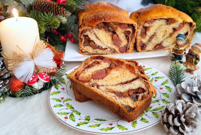 Cozonaci impletiti, umpluti cu cacao, stafide, nuci si mult rahat