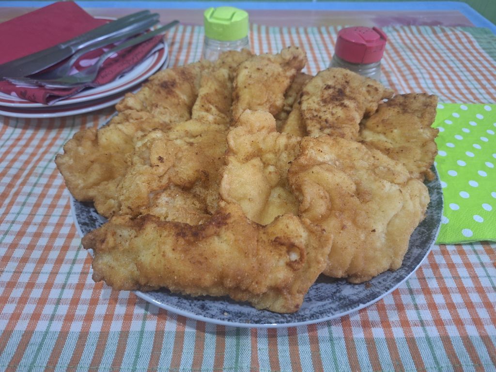 Snitel pane din piept de pui, in pesmet – crocant, gustos si satios