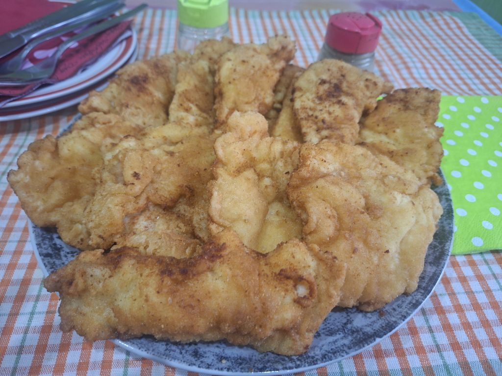 Snitel pane din piept de pui, in pesmet – crocant, gustos si satios