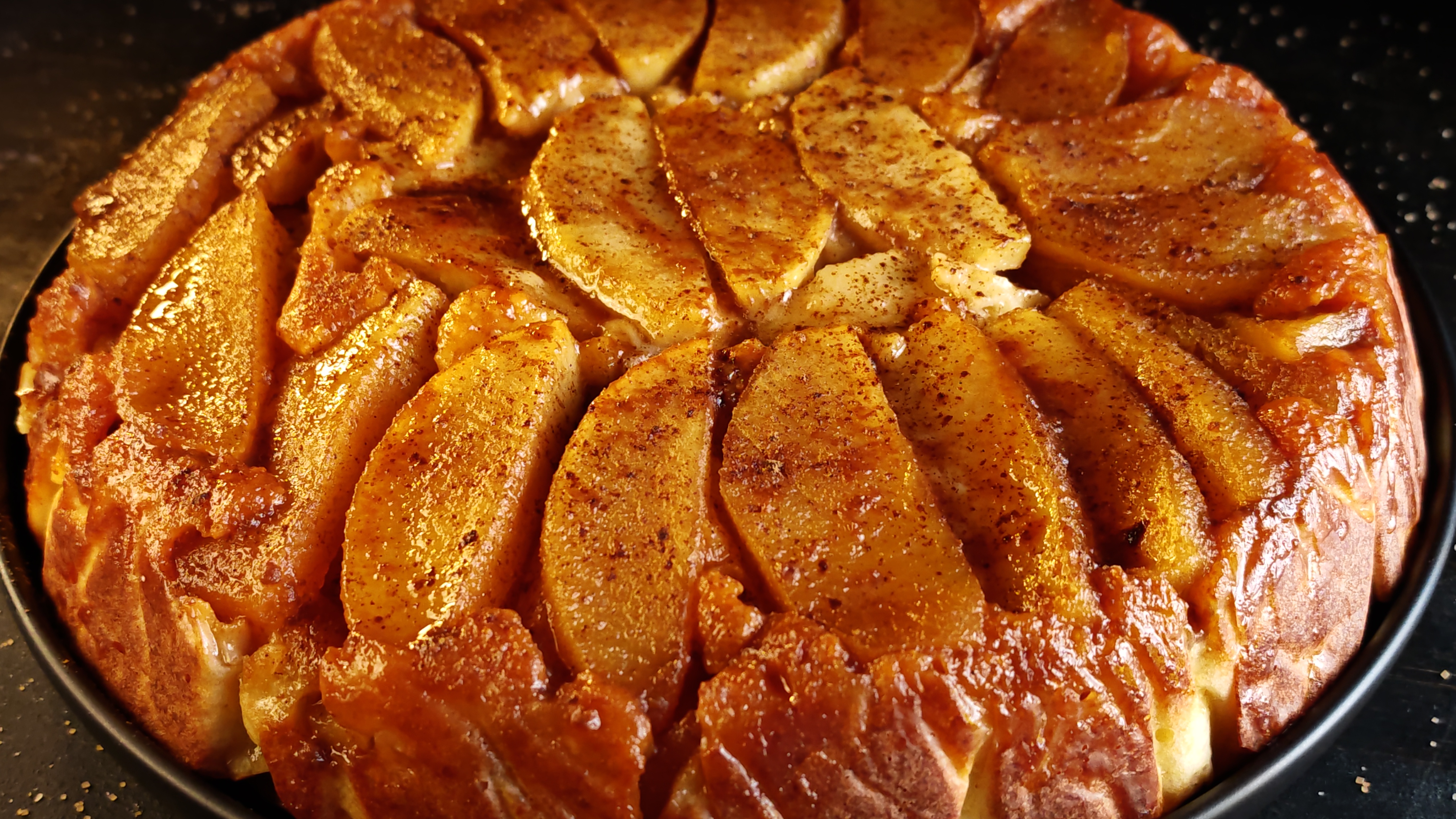 Prăjitură cu mere și blat de brânză - Gustul care te surprinde