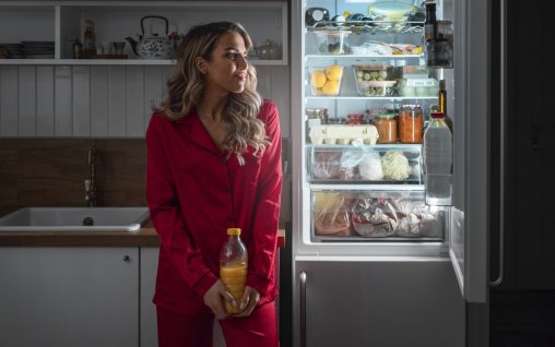 Ușa frigiderului nu rămâne închisă? Încearcă aceste trucuri!