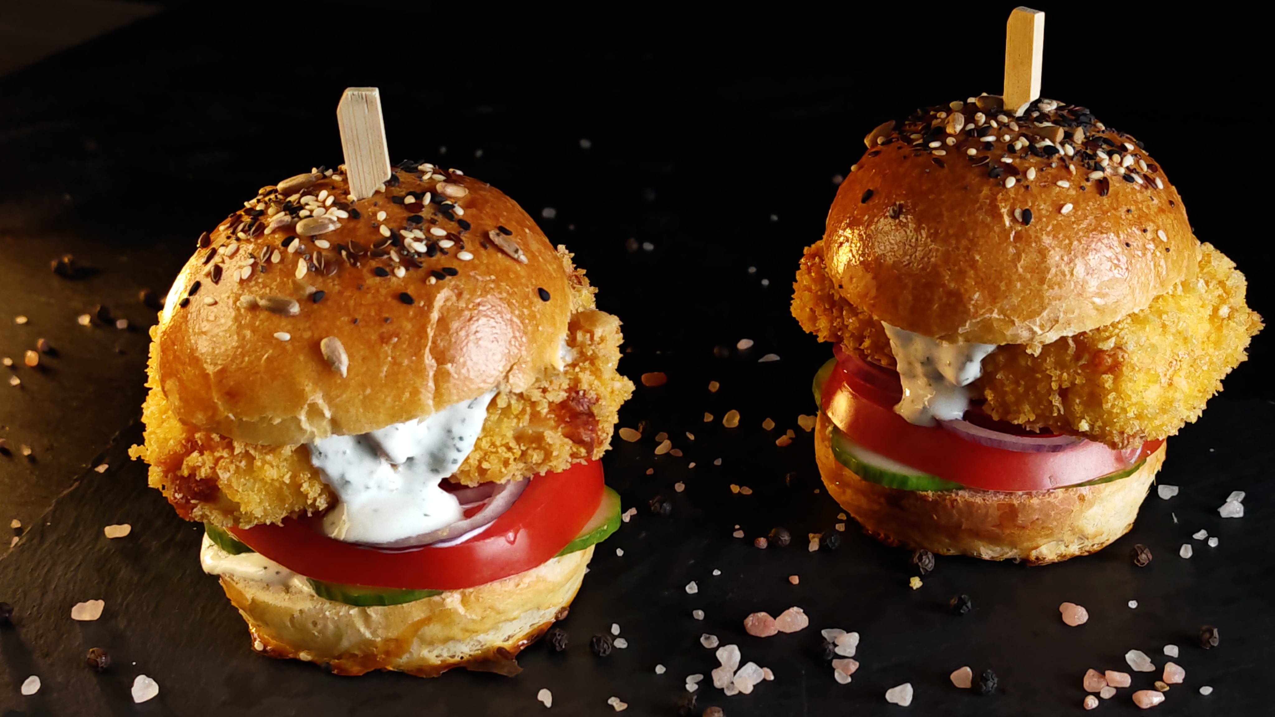 Burger cu halloumi - Rețeta rapidă și savuroasă