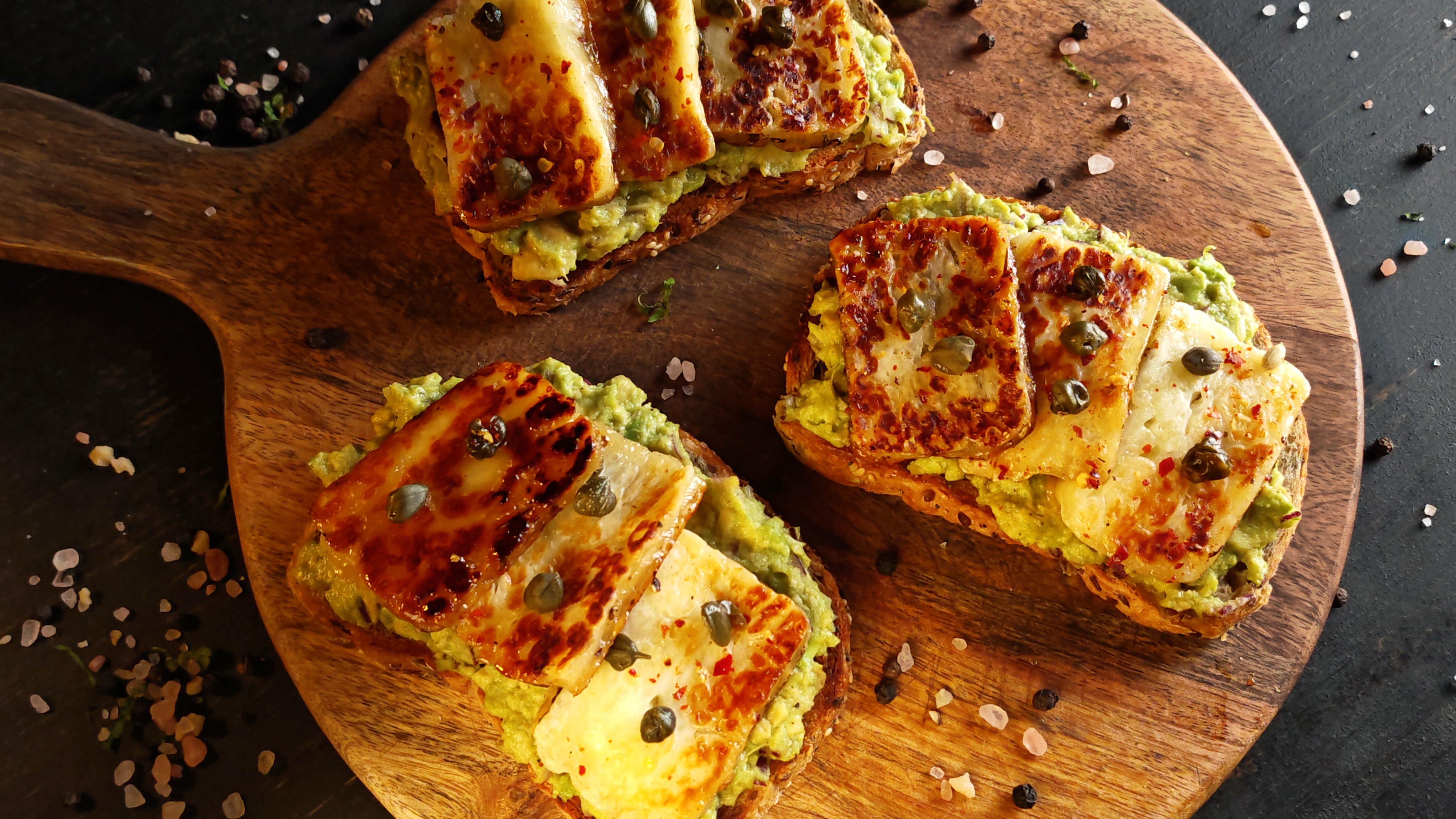 Bruschete cu brânză halloumi - Delicioase și ușor de făcut