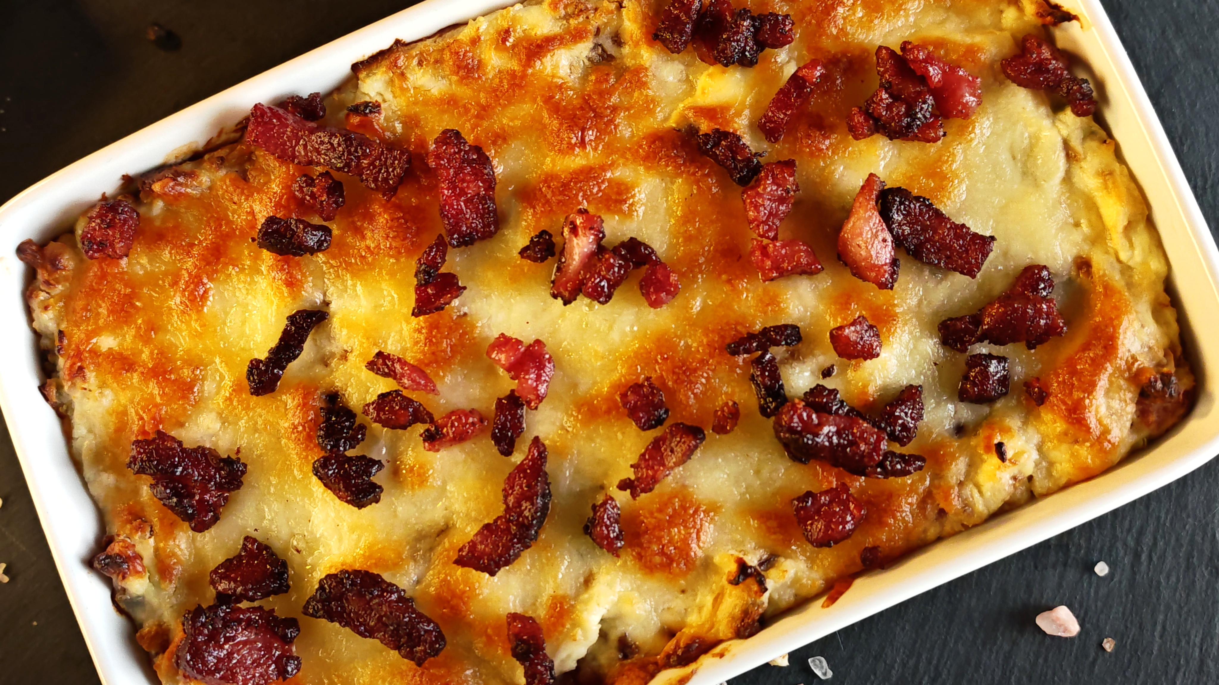 Cremă de brânză cu cheddar și bacon - Rețeta savuroasă la cuptor