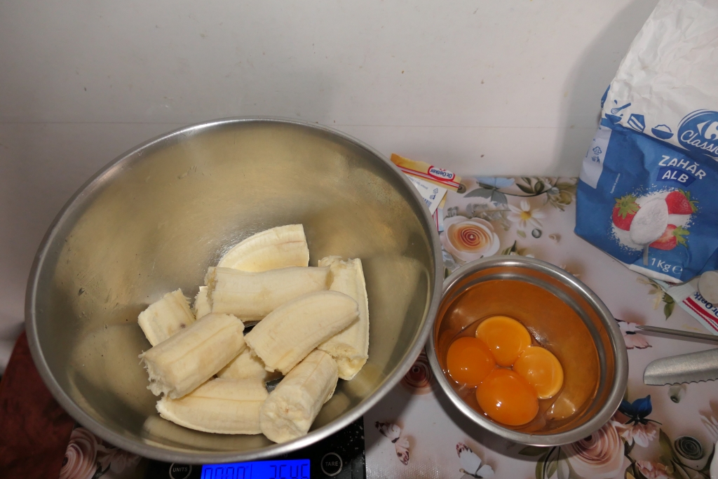Tort Sa vina Primavara -  Reteta cu mango, fructul pasiuni si banane
