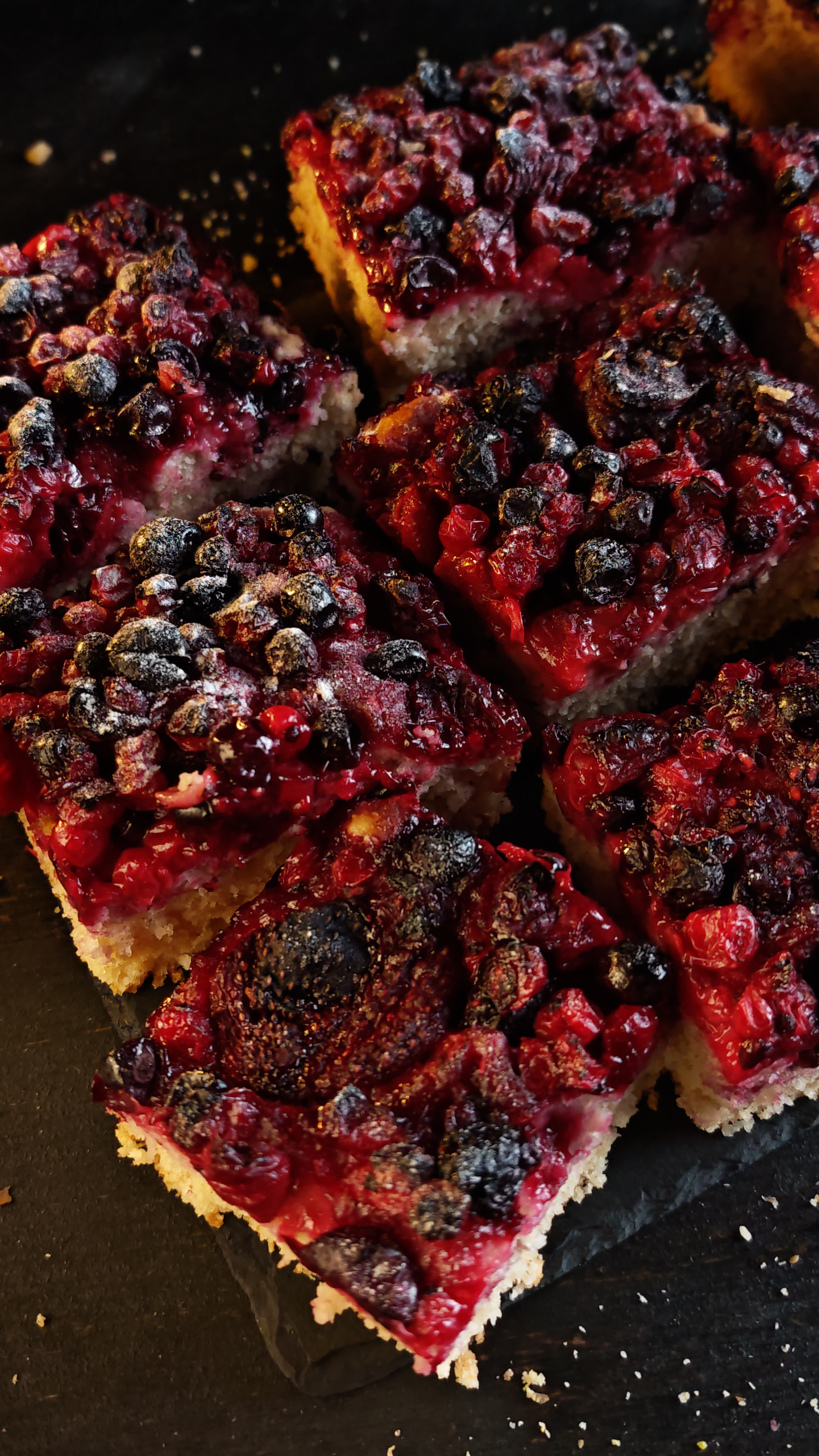 Prăjitură de post cu fructe de pădure – rețetă simplă și delicioasă