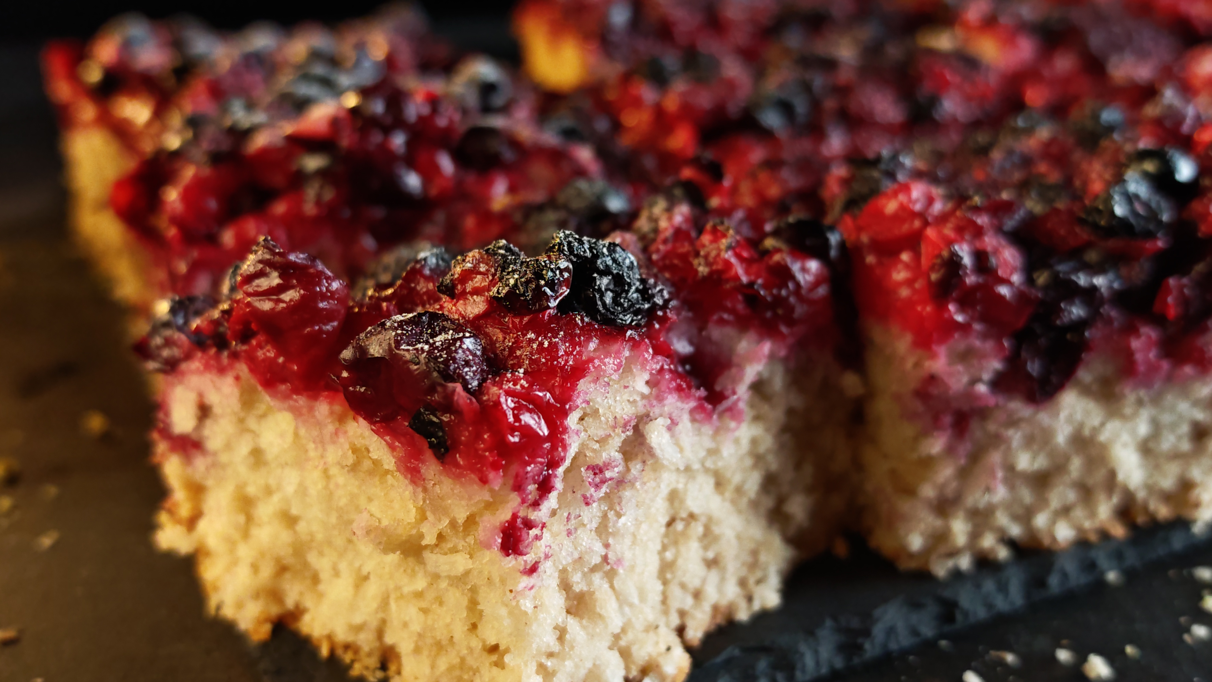 Prăjitură de post cu fructe de pădure – rețetă simplă și delicioasă