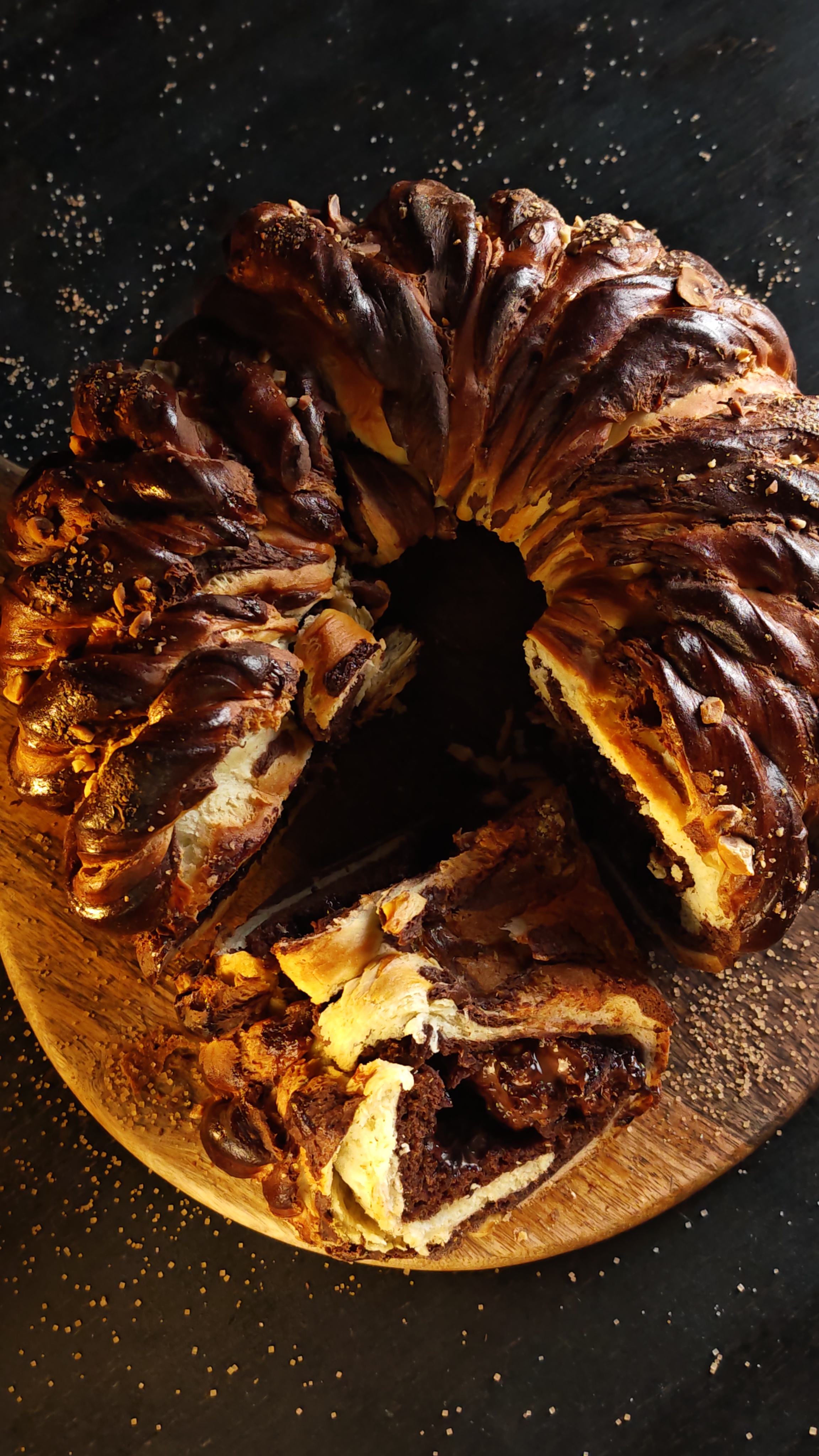 Cozonac bicolor cu Nutella și alune de pădure – rețetă de casă perfectă