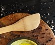 Sos de usturoi verde – rețetă rapidă, aromată și perfectă pentru orice preparat-3