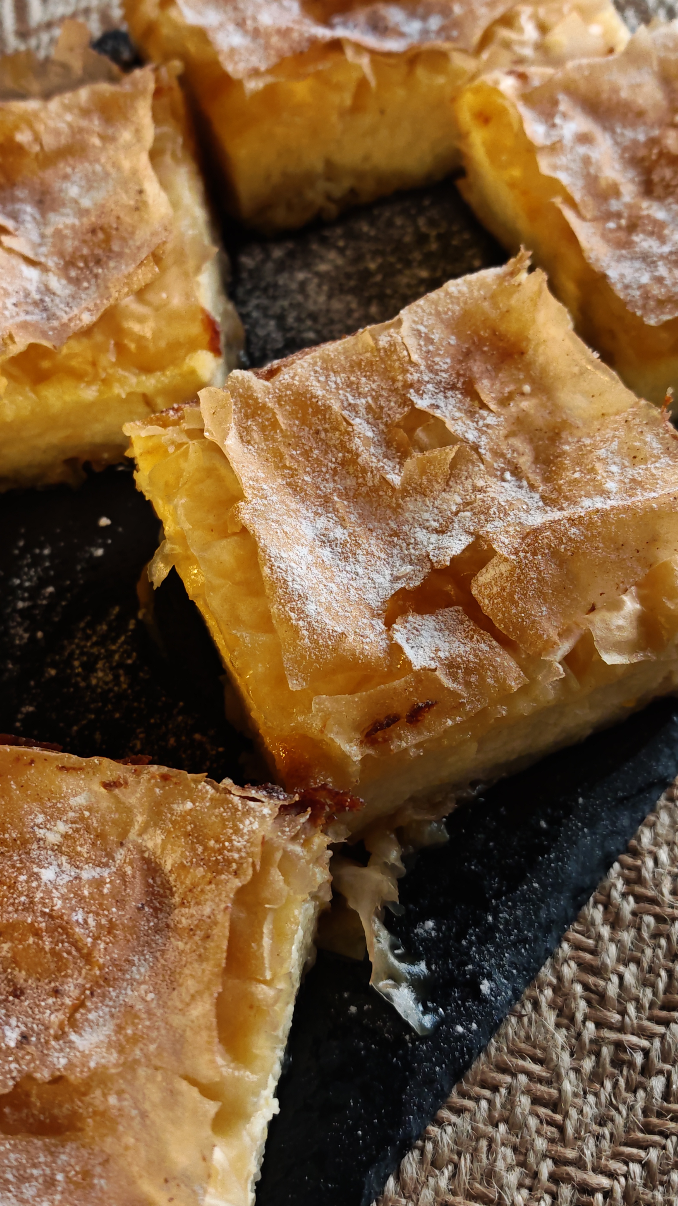 Bougatsa însiropată - Rețeta delicioasă și aromată
