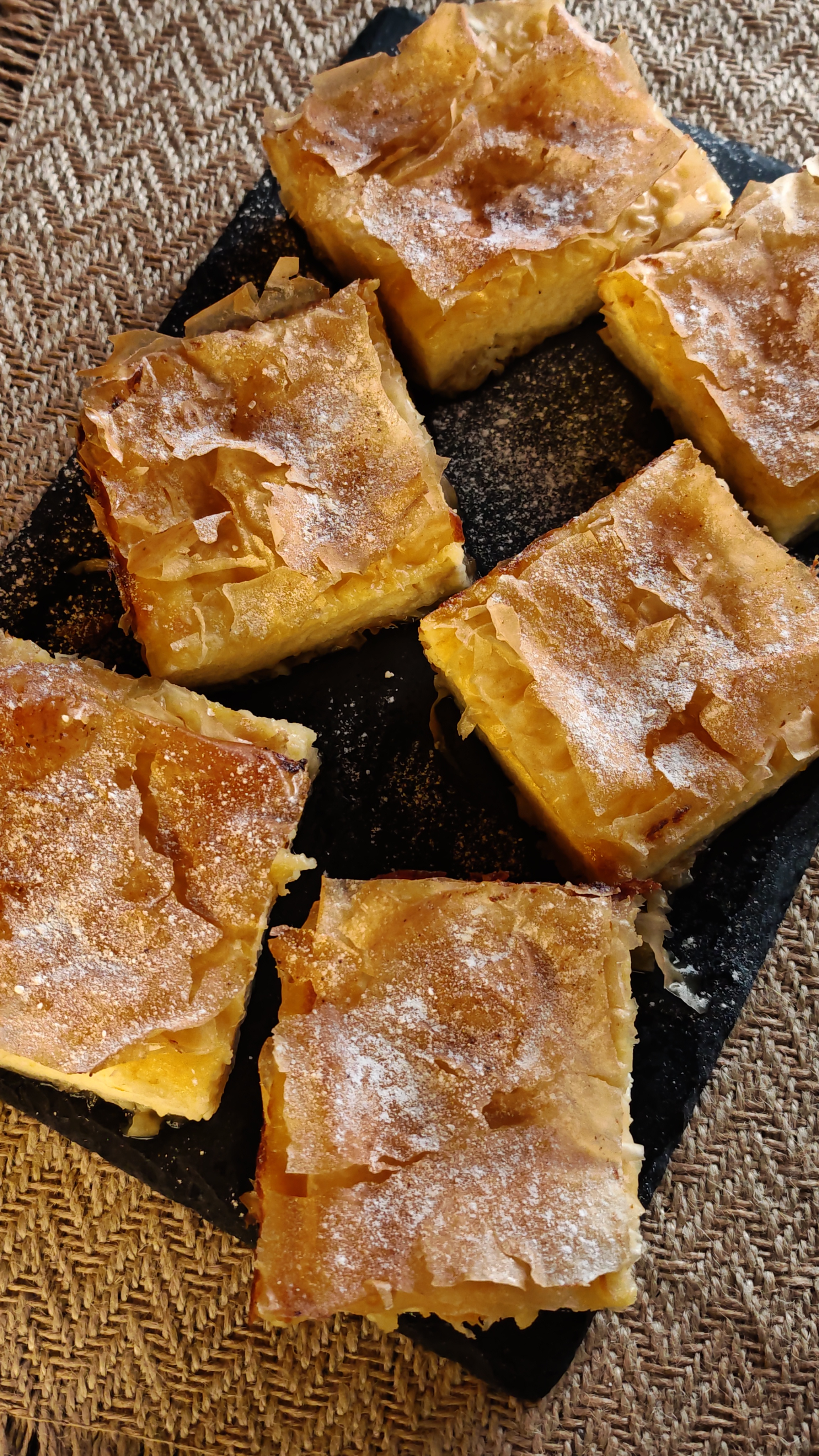 Bougatsa însiropată - Rețeta delicioasă și aromată